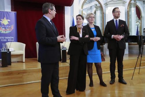 4 Marzena Okła - Drewnowicz, Ministra ds. Polityki Senioralnej z wizytą w Tarnowie