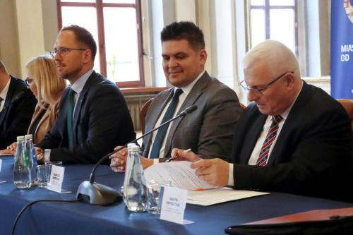 img-0099-edytowano-copy Konferencja prasowa z udziałem Pauliny Hennig-Kloski, Minister Klimatu i Środowiska RP w Tarnowie