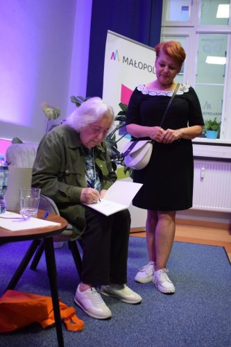 DSC_1876 „Spotkanie autorskie z Danutą Mirosławską – poezja osobista i dojrzała”