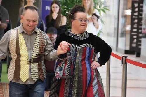 19 Drugie Życie Jeansu – niezwykły pokaz mody pełen serca