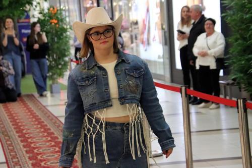 20 Drugie Życie Jeansu – niezwykły pokaz mody pełen serca