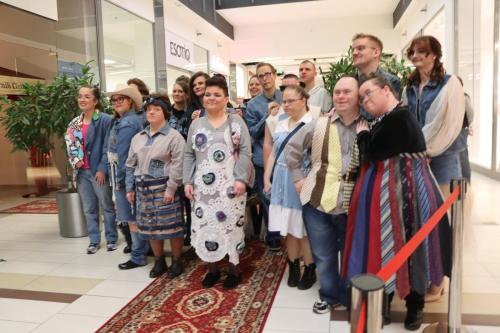 74 Drugie Życie Jeansu – niezwykły pokaz mody pełen serca