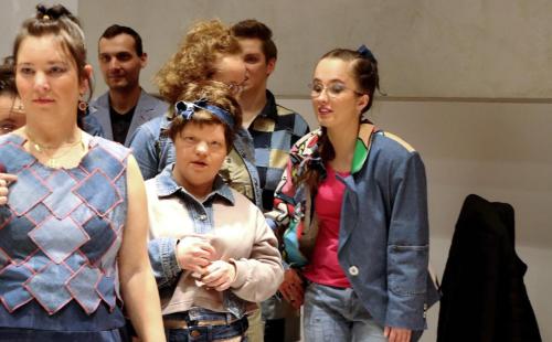 8 Drugie Życie Jeansu – niezwykły pokaz mody pełen serca