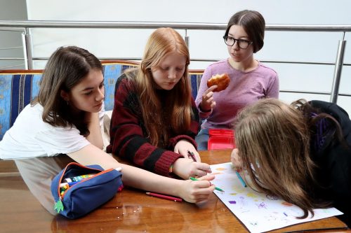 9-copy Warsztaty teatralne w Teatrze im. Ludwika Solskiego przyciągnęły młodzież