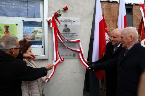 7a-copy Uroczystość nadania imienia gen. bryg. Zdzisława Baszaka Regionalnemu Centrum Edukacji o Pamięci