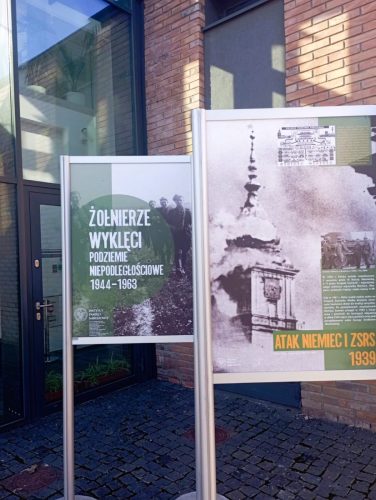 IMG-20260303-WA0002 „Żołnierze wyklęci. Podziemie niepodległościowe 1944–1963”– wystawa plenerowa