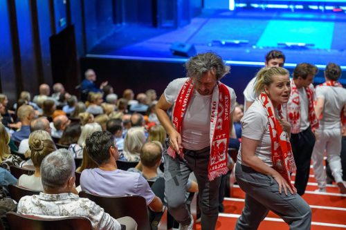 TP9_7532 „Nic się nie stało” – teatr w rytmie stadionowych braw