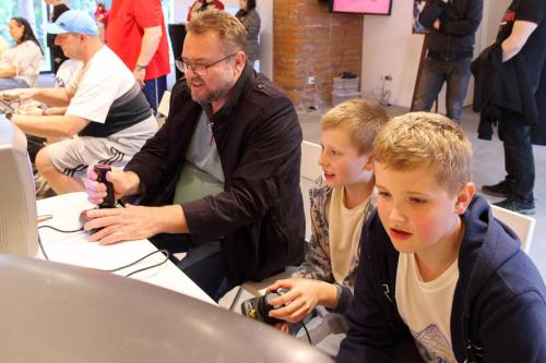 HmEIieHg Noc Muzeów 2024: Noc Wspomnień i Gier przy Bema 20