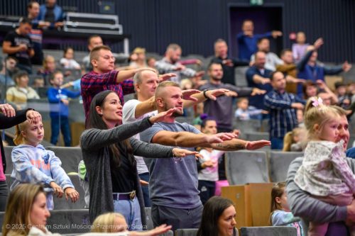 16 Niedziela z Tatusiem - seans filmu: "Felek i Tola ratują las"