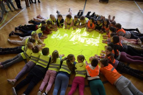 2-copy Międzynarodowy dzień odblasków w SP nr 25 w Tarnowie/ Ogólnopolski Policyjny Dzień Odblasków