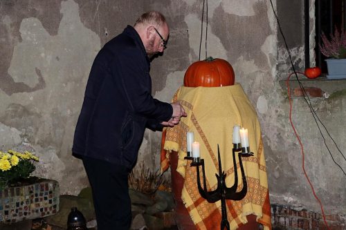 img-9818-edytowano-copy Zaduszkowe wspomnienia w Ogrodzie Jednego Drzewa