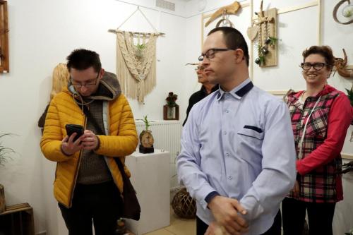 17-copy Małe Wielkie Ogrody – Sztuka Natury w Drewnie i Szkle