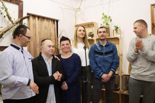 7-copy Małe Wielkie Ogrody – Sztuka Natury w Drewnie i Szkle