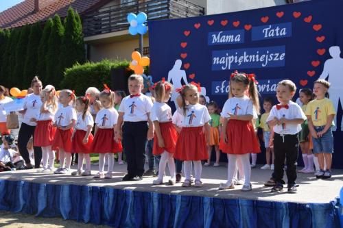 448407990_867478052077892_3918374475320593562_n Festyn rodzinny pod hasłem "Mama i tata najpiękniejsze słowa świata"