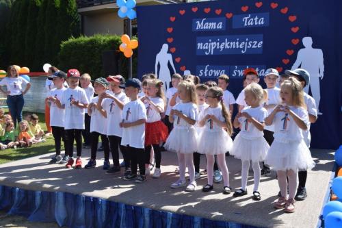 448554847_867478272077870_5152624573011502296_n Festyn rodzinny pod hasłem "Mama i tata najpiękniejsze słowa świata"