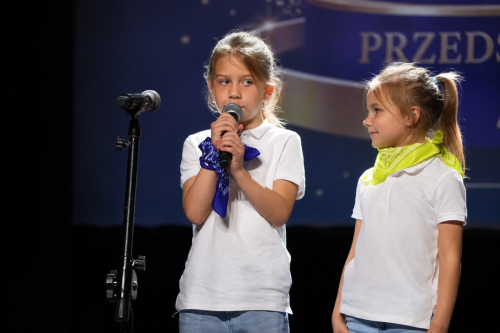 16-copy Od pokoleń blisko dzieci i mieszkańców Mościc – Jubileusz 70-lecia PP 33.....