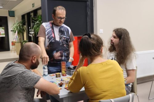 1b-copy Planszówki / Młodzieżówki / Nocne spotkanie