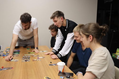 img-8526-copy Planszówki / Młodzieżówki / Nocne spotkanie