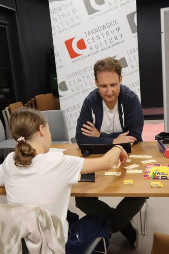 img-8542-copy Planszówki / Młodzieżówki / Nocne spotkanie