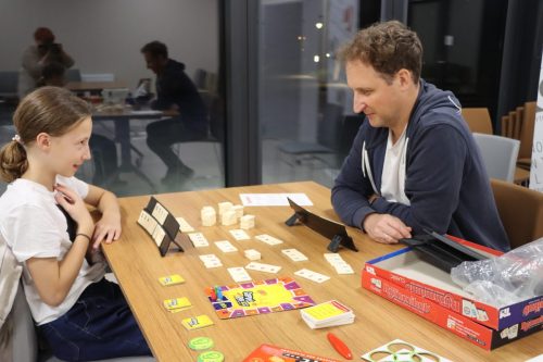 img-8550-copy Planszówki / Młodzieżówki / Nocne spotkanie