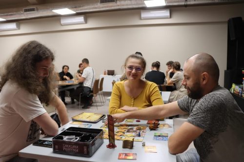 img-8564-copy Planszówki / Młodzieżówki / Nocne spotkanie