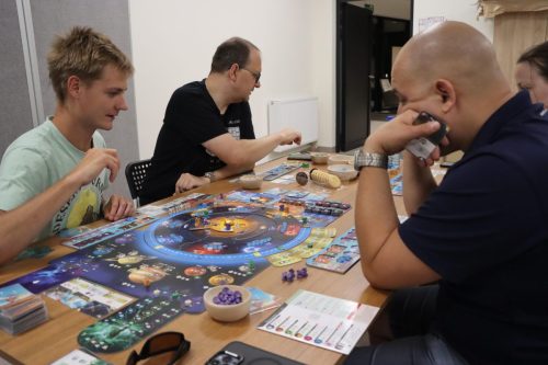 4b-copy Planszówki Młodzieżówki - Nocne Granie w Domu Kultury Westerplatte