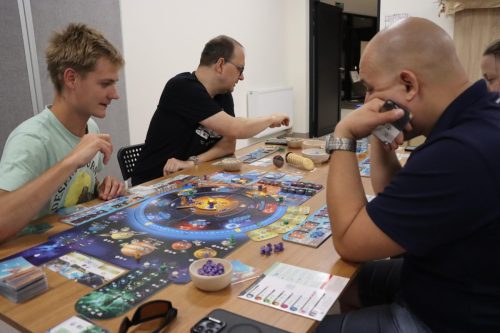 img-9939-copy Planszówki Młodzieżówki - Nocne Granie w Domu Kultury Westerplatte