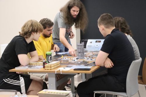 img-9994-copy Planszówki Młodzieżówki - Nocne Granie w Domu Kultury Westerplatte