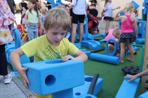 1-copy PoKlocki – mobilny plac zabaw