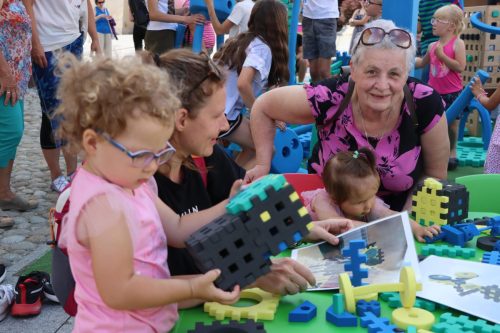 img-6553-copy PoKlocki – mobilny plac zabaw