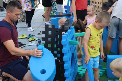 img-6574-copy PoKlocki – mobilny plac zabaw