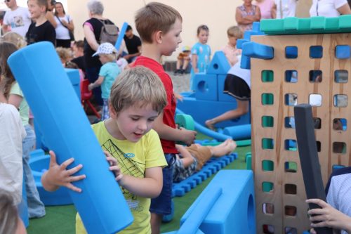 img-6588-copy PoKlocki – mobilny plac zabaw