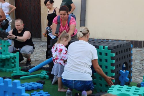 img-6600-copy PoKlocki – mobilny plac zabaw