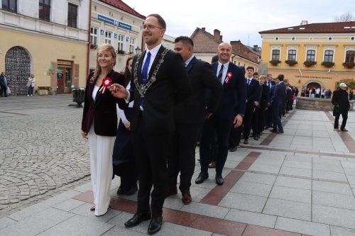 3-copy Polonez z Piłsudskim – młodzież w hołdzie Niepodległej.