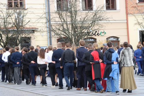 img-2185-copy Polonez z Piłsudskim – młodzież w hołdzie Niepodległej.