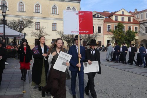 img-9108-copy Polonez z Piłsudskim – młodzież w hołdzie Niepodległej.