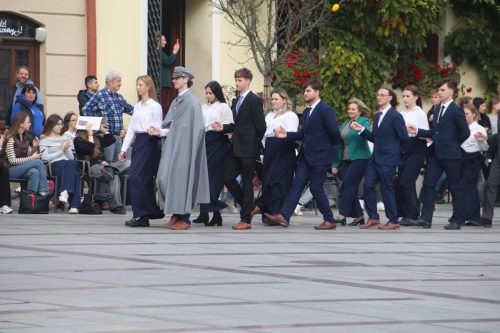 img-9115-copy Polonez z Piłsudskim – młodzież w hołdzie Niepodległej.