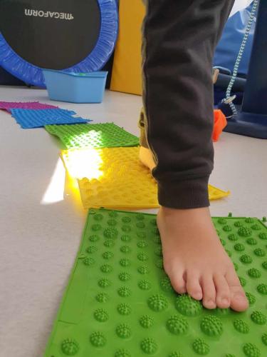 375758523_1351805552232309_2836141887447802761_n Wakacyjne porady sensoryczne