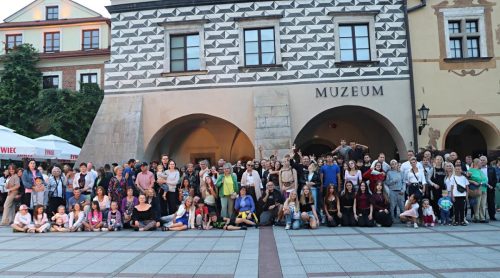 0-copy Deszcz nie przeszkodził. Tarnowski Rynek znów zatańczył. Zabrakło tylko wodzireja...