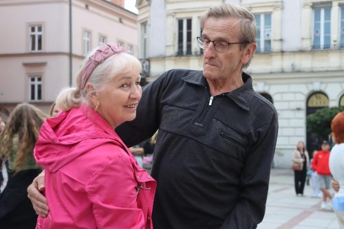 16-copy Deszcz nie przeszkodził. Tarnowski Rynek znów zatańczył. Zabrakło tylko wodzireja...