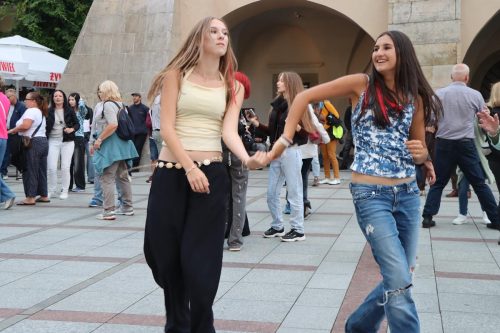 19-copy Deszcz nie przeszkodził. Tarnowski Rynek znów zatańczył. Zabrakło tylko wodzireja...