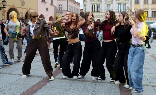 2-copy Deszcz nie przeszkodził. Tarnowski Rynek znów zatańczył. Zabrakło tylko wodzireja...