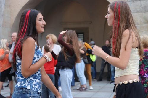 5b-copy Deszcz nie przeszkodził. Tarnowski Rynek znów zatańczył. Zabrakło tylko wodzireja...