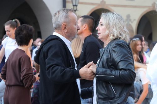 6a-copy Deszcz nie przeszkodził. Tarnowski Rynek znów zatańczył. Zabrakło tylko wodzireja...