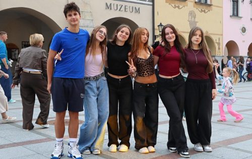 7-copy Deszcz nie przeszkodził. Tarnowski Rynek znów zatańczył. Zabrakło tylko wodzireja...
