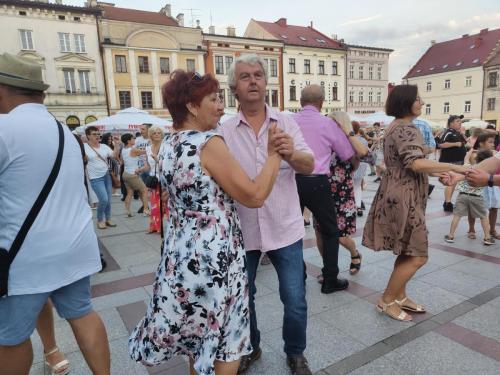 450812211_885789866913377_8333047131787802018_n Potańcówka 2024 "Tak bawi się Tarnów"