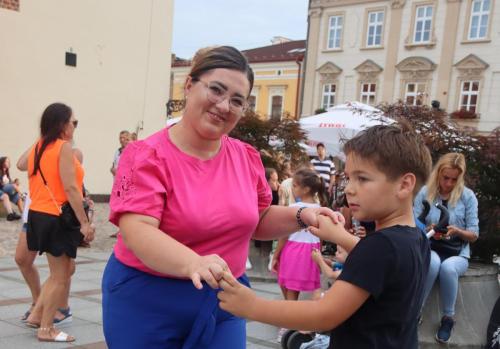 450866067_885752383583792_1501791205543050661_n Potańcówka 2024 "Tak bawi się Tarnów"