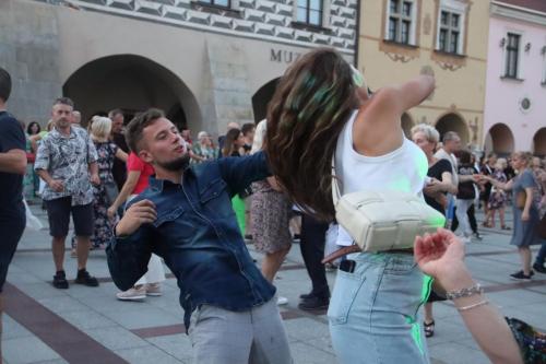 450889618_885789236913440_1461155841168286481_n Potańcówka 2024 "Tak bawi się Tarnów"