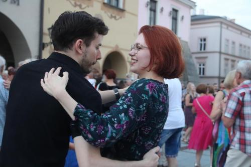 450908251_885788350246862_6611802467180930636_n Potańcówka 2024 "Tak bawi się Tarnów"
