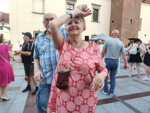 450936106_885787833580247_8335854753954276789_n Potańcówka 2024 "Tak bawi się Tarnów"